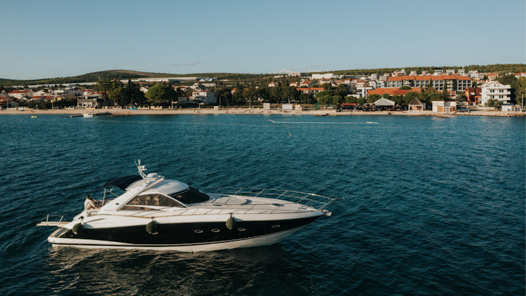 Molum Hotel & Residences boat